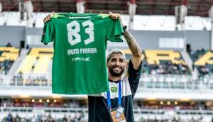 Rekrutan baru Persebaya Surabaya di tengah musim 2025/2026, Bruno Paraiba. (IG: Persebaya)