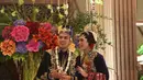 Acara akad nikah dimulai sejak pukul 08.20 WIB. Setelah beberapa menit kemudian, pasangan pemeran ini resmi menjadi suami istri. Logam mulia sebesar 25 gram sebagai mas kawin Ridwan. (Nurwahyunan/Bintang.com)