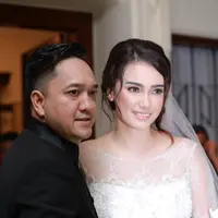 Kebahagiaan kedunya pun turut dibagikan kepada sanak famili, keluarga dan kolega serta sahabat-sahabat terdekat. Bahkan, mantan istri Franky dan mantan suami Feby Febiola pun masuk dalam daftar list tamu undangan mereka. (Galih W. Satria/Bintang.com)