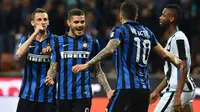 Para pemain Inter Milan merayakan gol ke gawang Udinese pada laga Serie A di Giuseppe Meazza, Milan, Sabtu (23/4/2016). (AFP/Giuseppe Cacace)