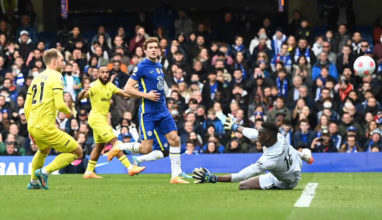 Brentford. Kekalahan yang tidak disangka-sangka terjadi pada pekan ke-31 Liga Inggris 2021/2022, 2 April 2022. Chelsea yang bertindak sebagai tuan rumah dan menurunkan skuat terbaik justru kalah telak 1-4 dari Brentford. (AFP/Glyn Kirk)