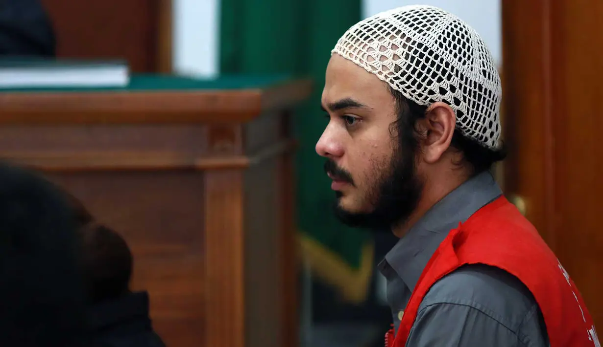 Rio tetap bersyukur keluarganya datang menjenguk dan membawakan  hidangan lebaran kesukaan Rio. (Galih W. Satria/Bintang.com)