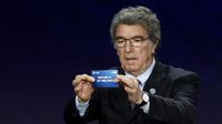 Mantan kiper legendaris Italia, Dino Zoff. (AFP/Valery Hache)