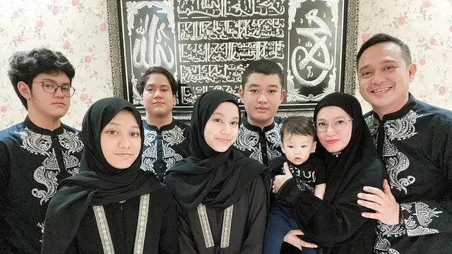 Keluarga Fadlan Muhammad dan Lyra Virna. (Foto: Instagram/lyravirna)