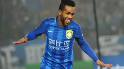 Transfer fantastis Alex Teixeira dari Shakhtar Donetsk ke klub Liga Super China, Jiangsu Suning senilai 50 juta euro menjadi yang terbesar di dunia. Tapi ternyata belum cukup membawanya memperkuat Timnas Brasil. (AFP)