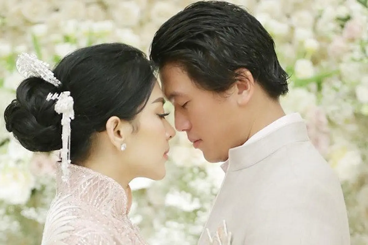 Syahrini dan Reino Barack