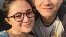 Marshanda sepertinya sangat sayang jika menghapus kenangan manis dengan Egi John dalam foto tersebut. (instagram.com/marshanda99)