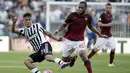 Aksi Paulo Dybala saat melawan AS Roma. Dybala mencetak gol balasan Juventus. (Reuters/Max Rossi)