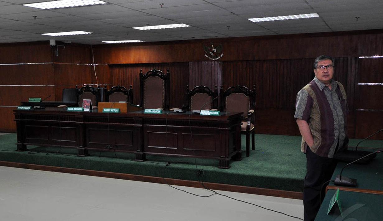 Ekspresi Mantan Kepala Bappebti, Syahrul Raja Sampurnajaya usai divonis delapan tahun penjara, Jakarta, Rabu (12/11/2014). (Liputan6.com/Miftahul Hayat)