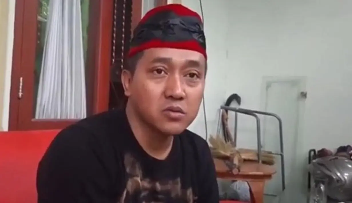 Peci Teddy suami Lina Jubaedah ditawar Rp 100 juta. (Sumber: Merdeka)