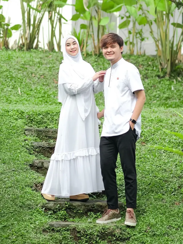 7 Potret Anisa Rahma dan Anandito Pakai Baju Couple, Kompak Banget