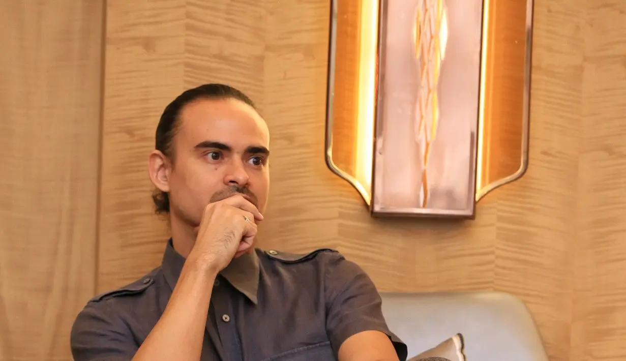 "Jadi aku nganggap diriku sebagai benteng terakhir untuk memastikan semua keinginan Bunga bisa disampaikan tim,” tambah Ashraf. (Adrian Putra/Bintang.com)