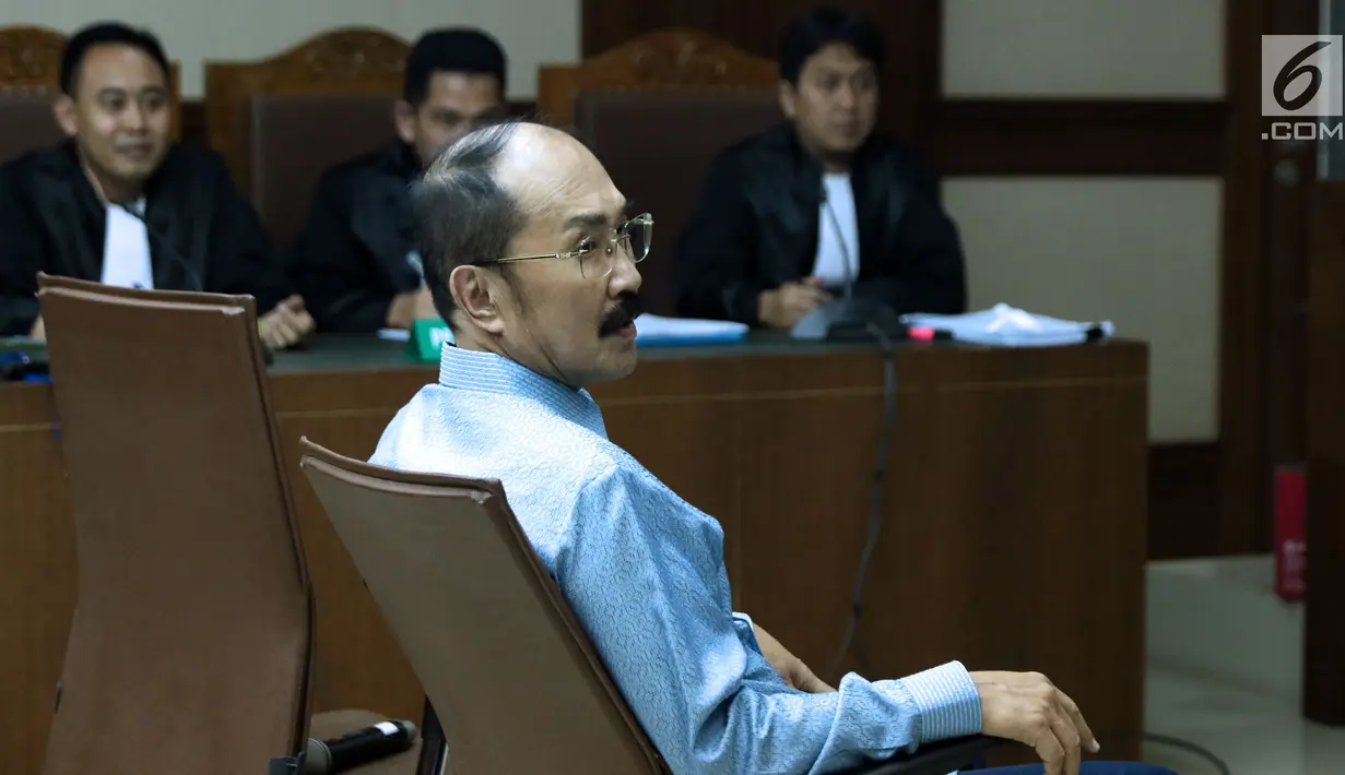 : Terdakwa merintangi penyidikan KPK pada kasus korupsi e-KTP, Fredrich Yunadi saat sidang putusan di Pengadilan Tipikor, Jakarta, Kamis (28/6). Terdakwadinyatakan bersalah, dihukum tujuh tahun penjara, denda Rp 500 juta. (Liputan6.com/Helmi Fithriansyah)