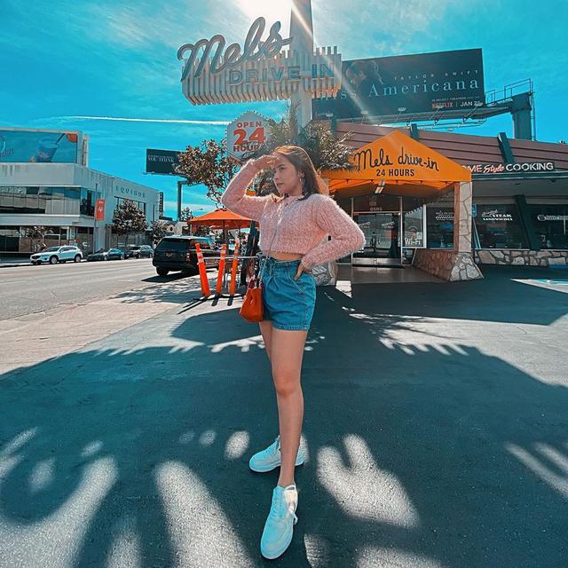 Gaya Prilly Latuconsina Liburan di Los Angeles
