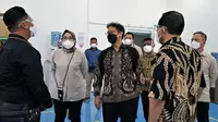 Menteri Kesehatan RI Budi Gunadi Saikin ke PT Fyrom International, salah satu produsen alat kesehatan buatan dalam negeri di Bekasi pada 28 Juni 2021. (Dok Kementerian Kesehatan RI)