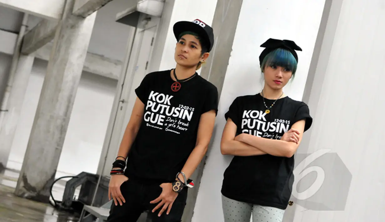Duo The Virgin menerangkan aktivitasnya bermain film hanya sekedar refreshing. Foto diambil pada Selasa (3/3/2015). (Liputan6.com/Panji Diksana)