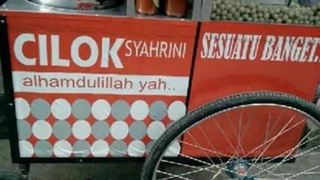 6 Cara Promosi Penjual Cilok Ini Nyeleneh Banget