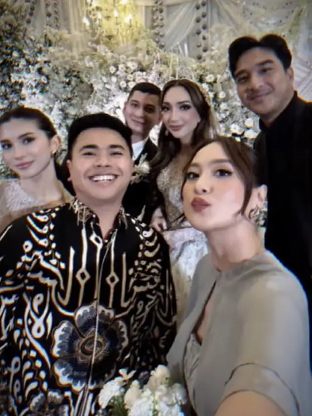 6 Potret Salshabilla Adriani Jadi Bridesmaid di Nikahan Sahabat, Tampil Menawan