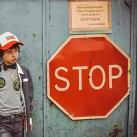 Panduan praktis bagi orangtua untuk mengenalkan aturan lalu lintas kepada anak melalui cara yang sederhana dan mudah dipahami. (Foto: Vika Glitter/Pixabay)