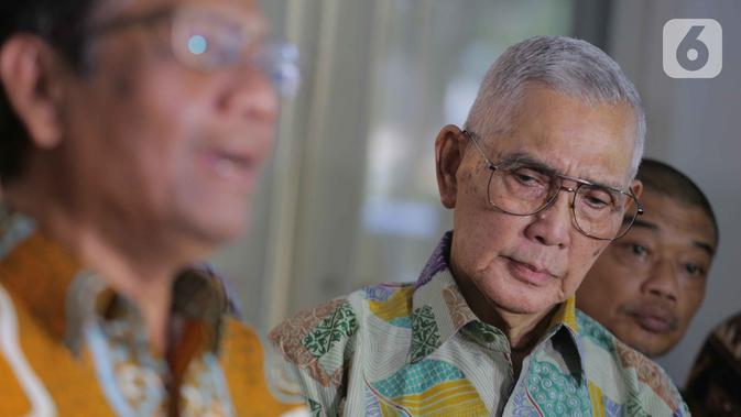 Try Sutrisno dan Segala Kenegarawanannya yang Membekas di Ingatan Wiranto