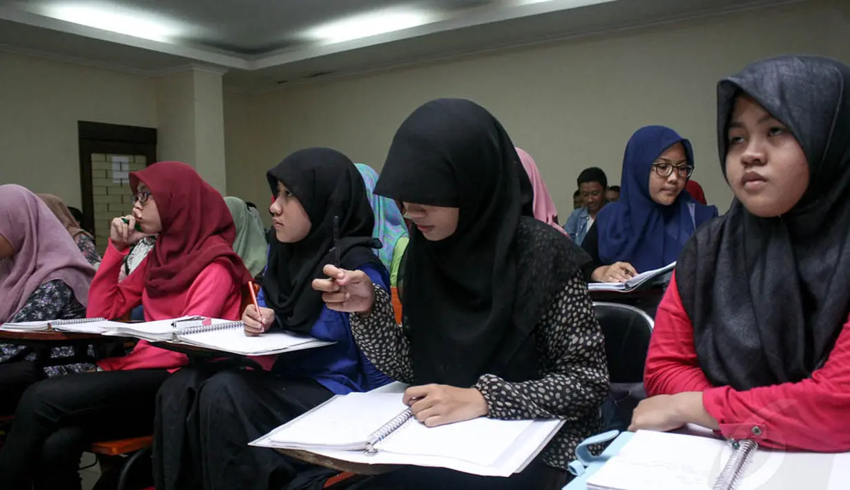 Kebijakan Kemdikbud ini hanya diberlakukan bagi mahasiswa angkatan 2014 dan juga mahasiswa baru tahun mendatang, Jakarta, (17/9/14). (Liputan6.com/Faizal Fanani)