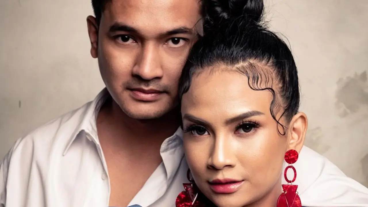 6 Gaya Pemotretan Terbaru Vanessa Angel dan Bibi Ardiansyah, Mesra Banget