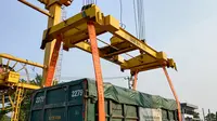 Kai Logistik&nbsp;melakukan diversifikasi bisnis layanan angkutan limbah B3 menggunakan roll off box relasi Kalimas (Surabaya) - Nambo (Jawa Barat)