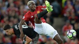 1. Paul Pogba, pemain binaan Manchester United ini didatangkan Juventus secara gratis pada tahun 2012. Bersinar bersama Si Nyonya Tua membuat MU mendatangkannya musim ini dengan menjadikan gelandang Prancis itu pemain termahal dunia. (AFP/Oli Scarff)