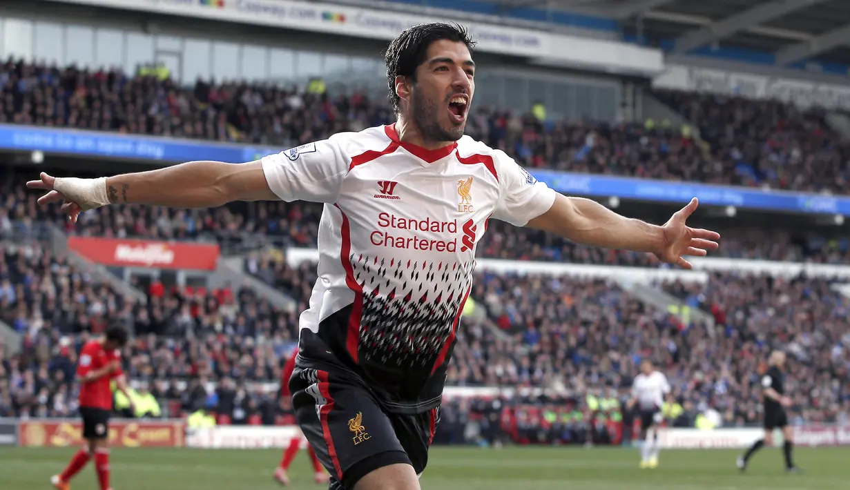 Luis Suarez. Striker asal Uruguay berusia 35 tahun yang sejak awal 2020/2021 memperkuat Atletico Madrid ini sempat memperkuat Liverpool selama 3,5 musim pada 2010/2011 hingga 2013/2014 usai didatangkan dari Ajax Amsterdam dengan nilai transfer sebesar 26,5 juta euro. Luis Suarez sendiri didatangkan Ajax dari FC Groningen pada awal musim 2007/2008 dengan mahar senilai 7,5 juta euro. (AFP/Adrian Dennis)