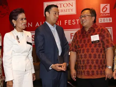 Ketua Boston University Alumni Indonesia Didit Ratam, Moderator Miranda Goeltom, Kepala BKPM Thomas Lembong, dan Kepala Bappenas Bambang Brodjonegoro saat acara Boston University Asian Alumni Festival 2018, Jakarta (3/11). (Liputan6.com/Angga Yuniar)