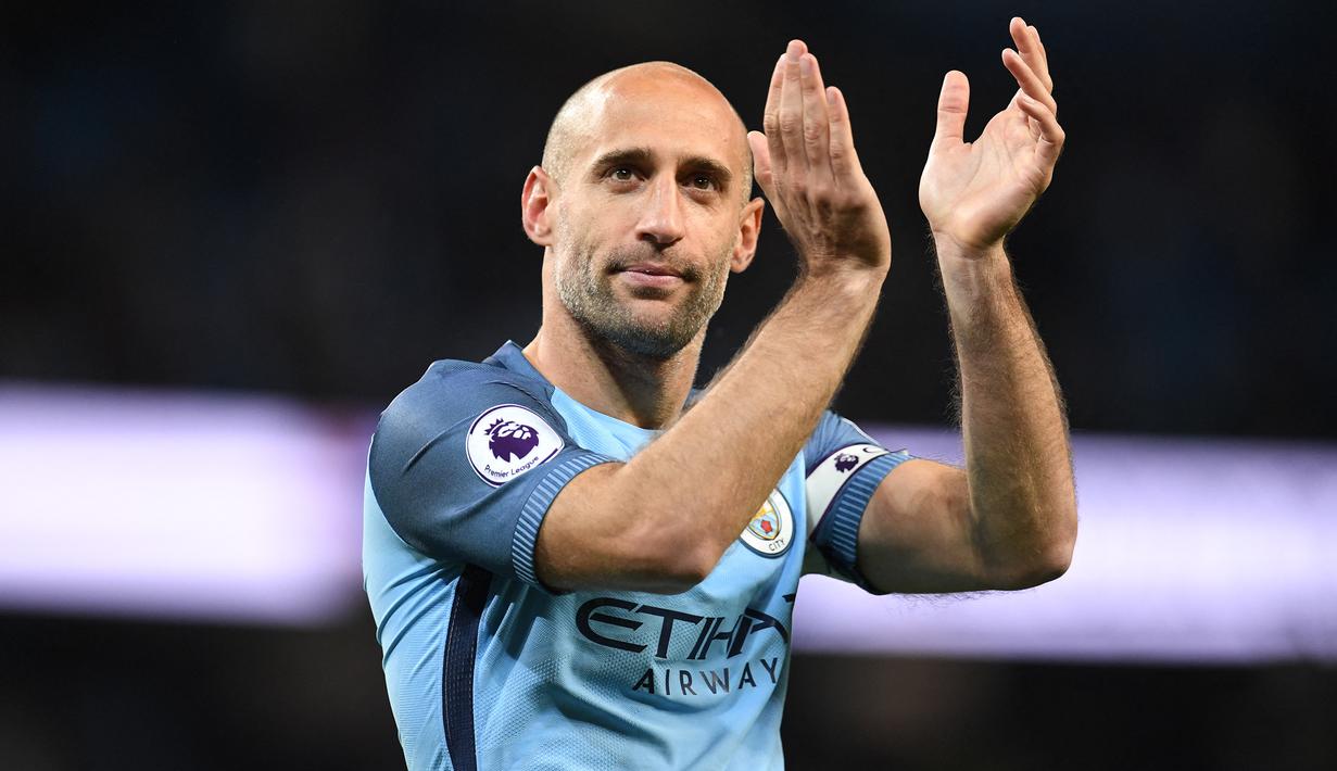Pablo Zabaleta. Bek kanan berusia 37 tahun yang telah pensiun di West Ham United pada Oktober 2020 ini total 9 musim memperkuat Manchester City, mulai 2008/2009 hingga 2016/2017. Total tampil dalam 333 laga, ia mampu mencetak 12 gol dan 27 assist. (AFP/Paul Ellis)