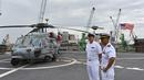 Personel angkatan laut AS berada di atas Kapal komando Amerika Serikat USS Blue Ridge (LCC-19) yang berlabuh di dermaga JICT 2, Pelabuhan Tanjung Priok, Rabu (1/5/2019). Kedatangan USS Blue Ridge ke Indonesia kali ini merupakan yang ketiga kalinya setelah tahun 2012 dan 2014. (ADEK BERRY/AFP)