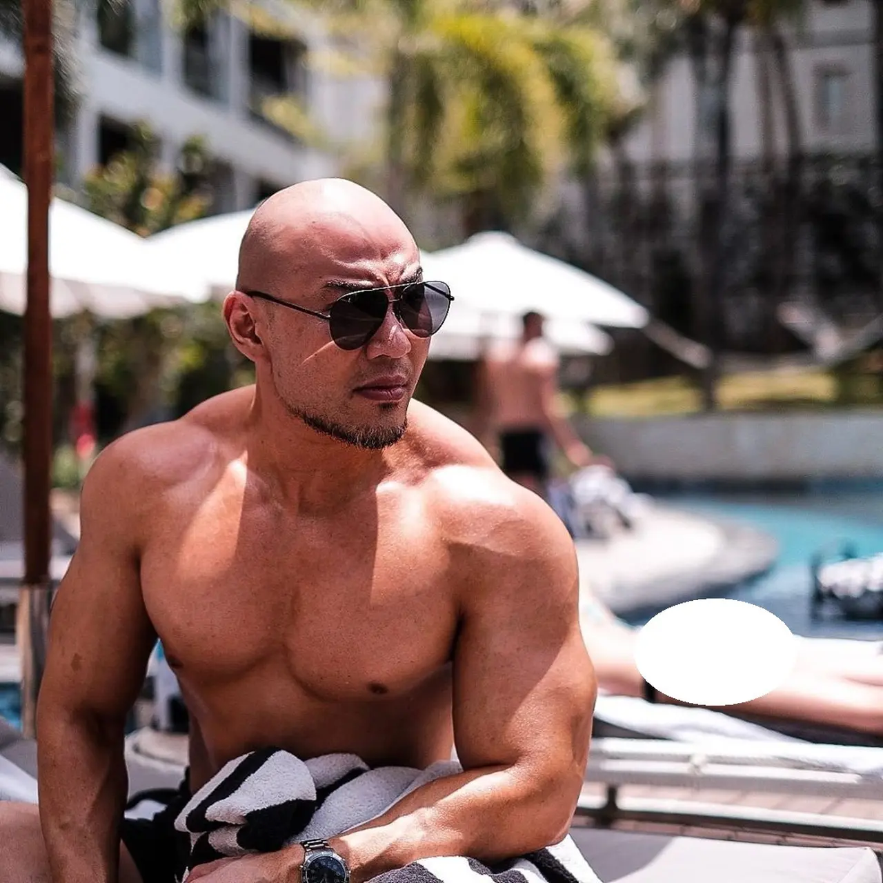 Deddy Corbuzier Pamer Otot di Kolam Renang, Wanita Ini Bikin Salah ...