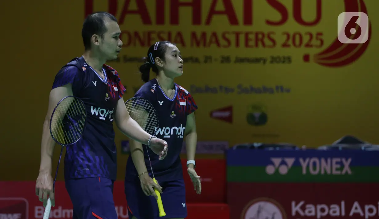 Dengan susah payah Rinov Rivaldy/Lisa Ayu Kusumawati berhasil memastikan tiket berlaga di semifinal Indonesia Masters 2025. (Liputan6.com/Helmi Fithriansyah)