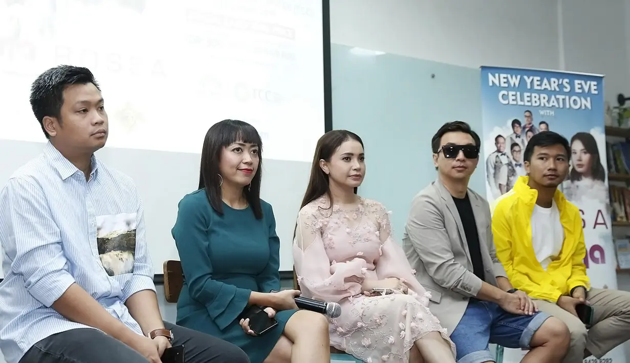 Rossa Konser Akhir Tahun (Bambang E Ros/Fimela.com)