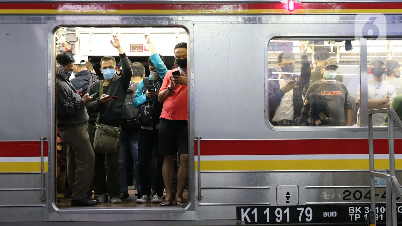 Pekan Pertama PSBB, Begini Suasana Stasiun Manggarai