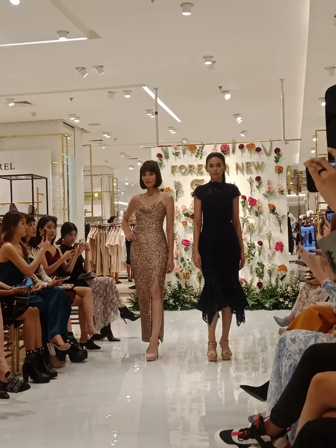 Cantiknya Pilihan Koleksi Outfit Minimalis Kallula dan Mawar Eva
