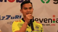 Dhika Bayangkara saat diresmikan menjadi pemain Persib Bandung. (Bola.com/Erwin Snaz)
