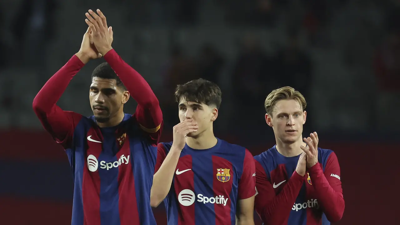 Ronald Araujo, Pau Cubarsi, Frenkie De Jong - Barcelona di La Liga 2023/2024