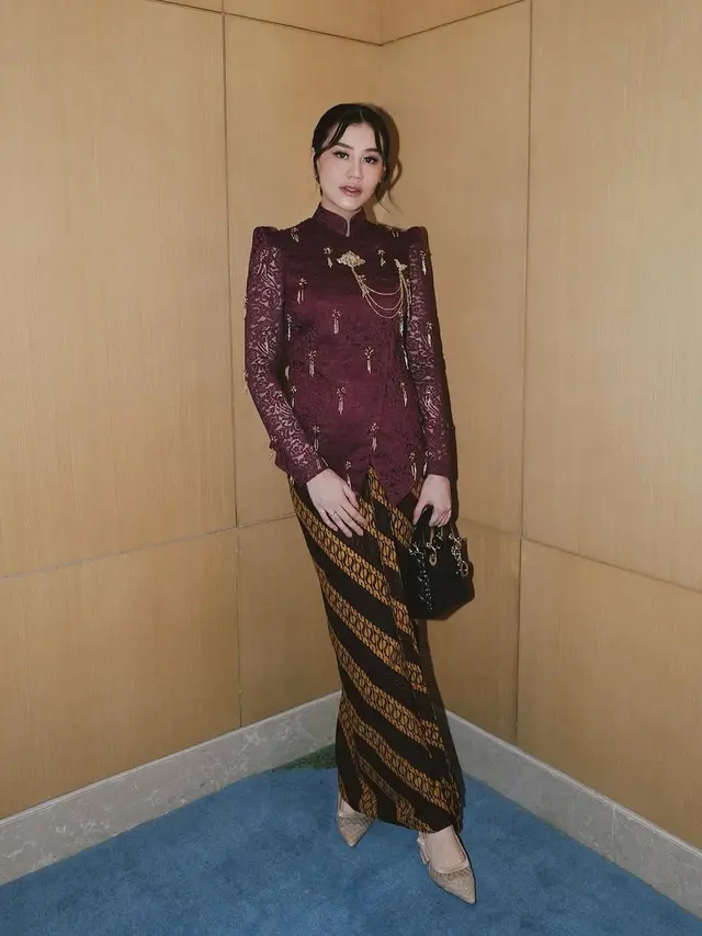 4 Inspirasi Gaun dan Kebaya Bridesmaid Aaliyah Massaid: dari Bold hingga Cerah