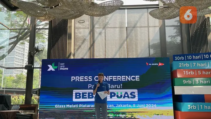 <p>Chief Commercial Officer - Consumer XL Axiata David Arcelus Oses meluncurkan paket Bebas Puas, kuota internet yang bisa dibeli pelanggan sesuai kebutuhan dan isi kantong, di Jakarta, Rabu (5/4/2024). (/ Agustin Setyo Wardani)</p>