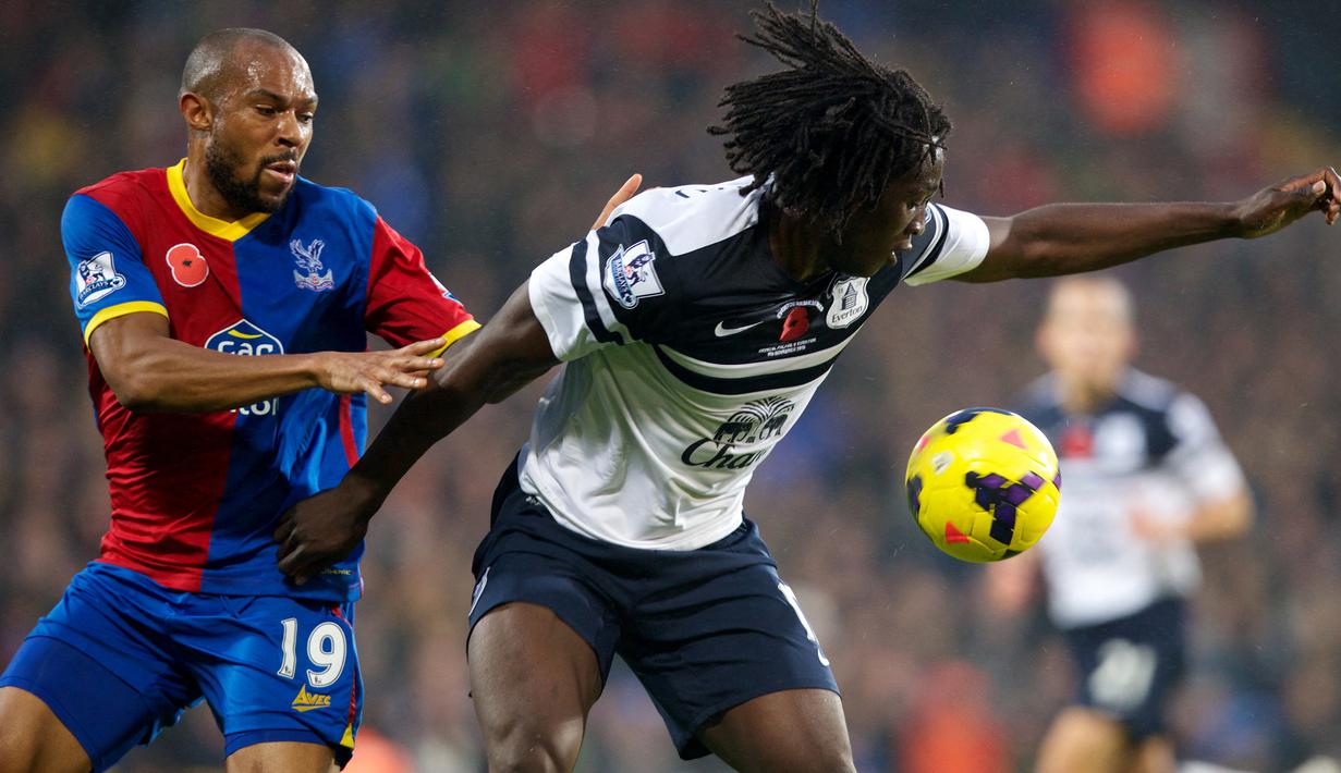 4. Everton (Pinjaman/16 Gol). Lepas dari West Bromwich Albion, Romelu Lukaku kembali dipinjamkan Chelsea ke Everton pada musim 2013/2014. Ia berhasil mencetak 16 gol untuk Everton dalam 33 penampilannya di semua ajang kompetisi. (AFP/Andrew Cowie)