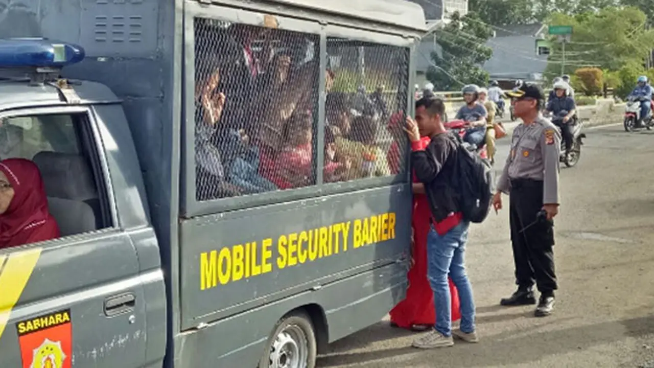 angkot mogok