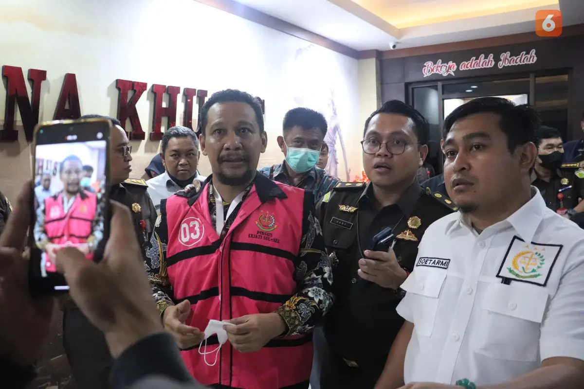 Iman Hud jadi tersangka korupsi upah honor anggota Satpol PP Makassar (Liputan6.com/Istimewa)