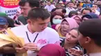 Seyogyanya, petugas hanya melayani 1600 pemohon saja. Namun menjelang siang, akhirnya kuota ditambah menjadi 2.000 pemohon.