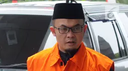 Ketua Fraksi PAN di DPRD Lampung Agus Bhakti Nugroho saat tiba di gedung KPK, Jakarta, Jumat (10/08). Agus Bhakti Nugroho menjalani pemeriksaan perdana oleh KPK. (Merdeka.com/Dwi Narwoko)