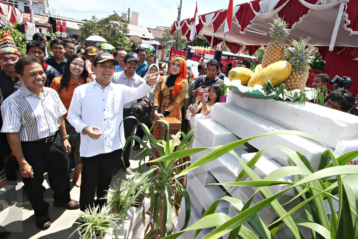 20151209-Ketua DKPP, Menpan RB, dan Walikota Depok Tinjau Pelaksanaan Pilkada Serentak di Depok