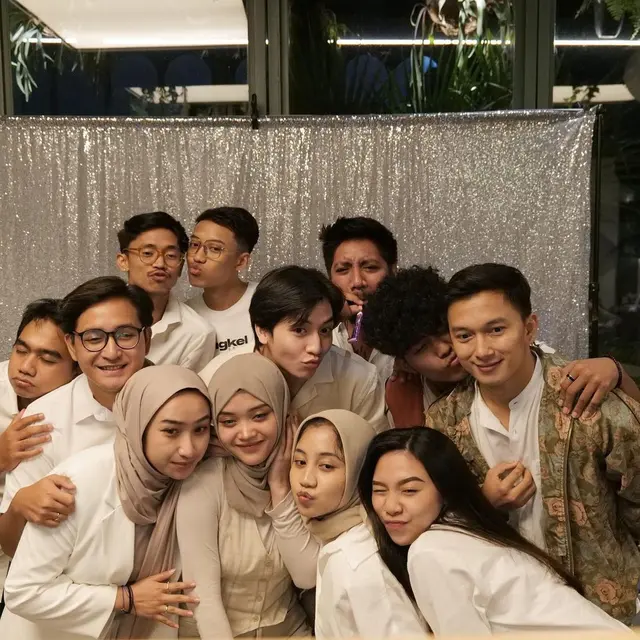 Sempat Diisukan Putus, Ini 6 Potret Putri Delina dan Jeffry Reksa Makin Romantis