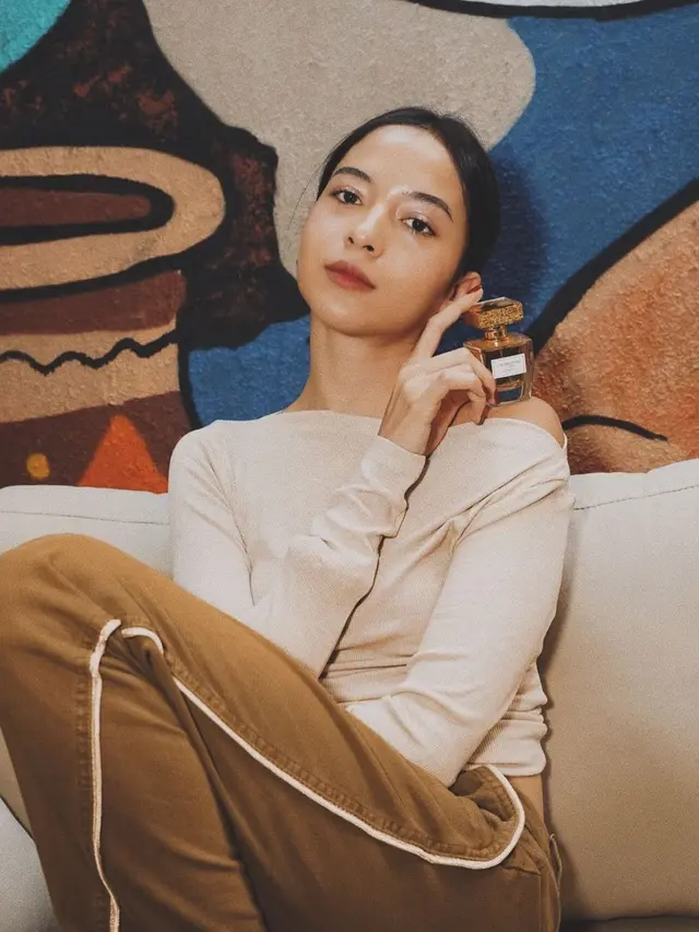 Putri Marino (https://www.instagram.com/p/C5Vk6dRvTUB/?img_index=1)