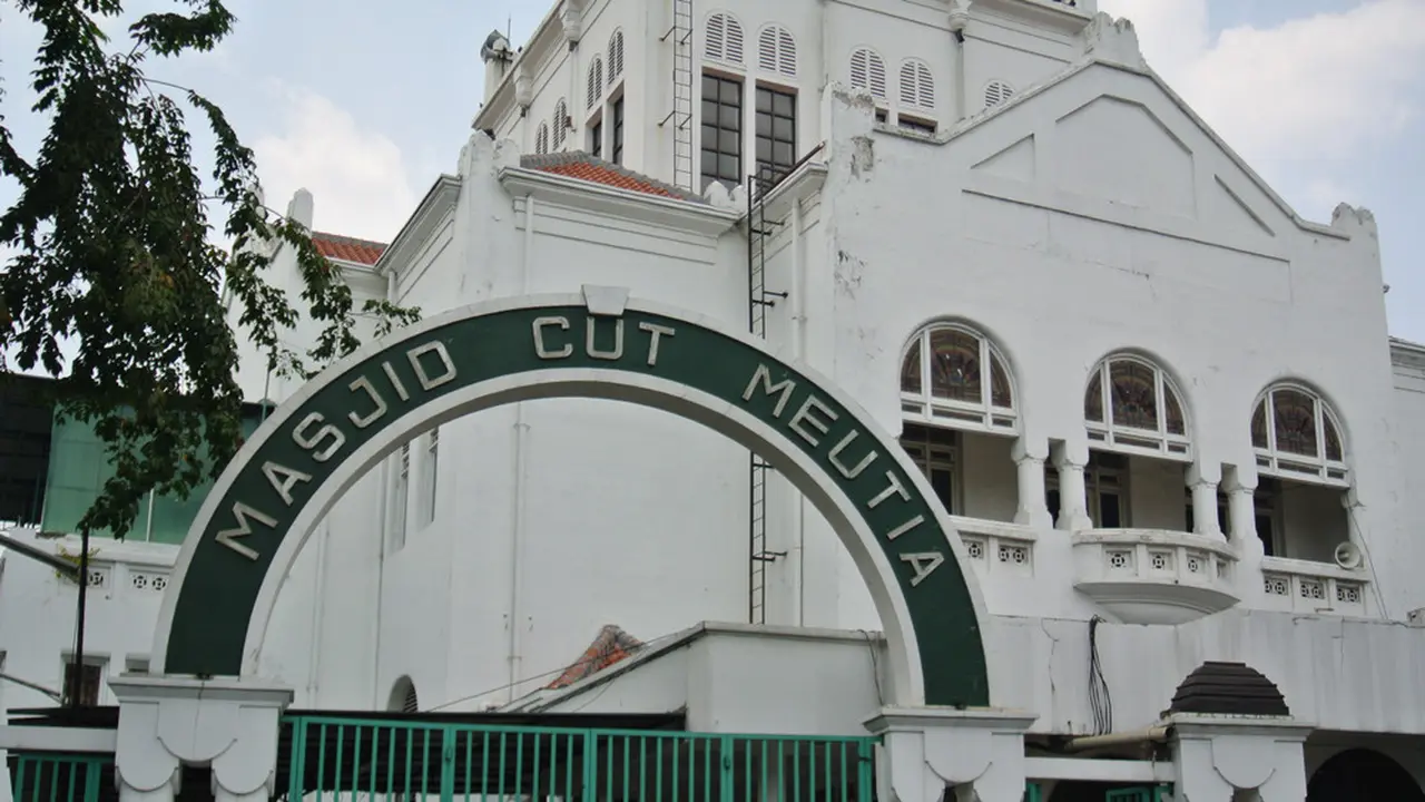 Masjid Cut Meutia.